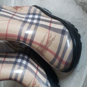 Girls Burberry Rain Boots